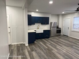 539 E Pine St in Olyphant, PA - Building Photo