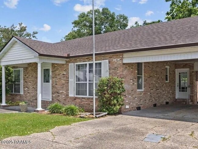 311 S Morgan Ave in Broussard, LA - Building Photo - Building Photo