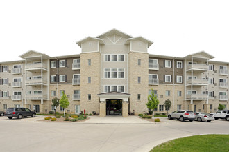 Riverview Place in Cedar Rapids, IA - Foto de edificio - Building Photo