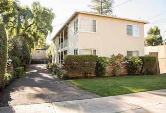 675 University Dr in Menlo Park, CA - Building Photo - Other