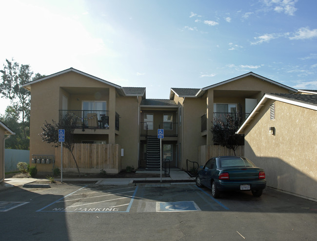 4887 N Polk Ave in Fresno, CA - Foto de edificio - Building Photo