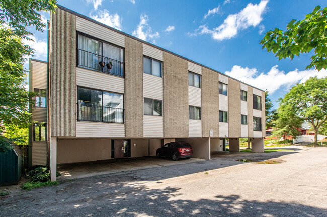 704 E Center St in Rochester, MN - Building Photo - Building Photo