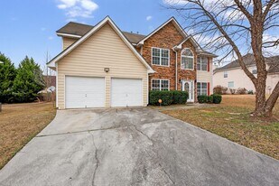 5040 Estonian Dr in Fairburn, GA - Building Photo