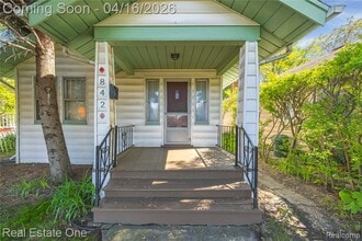 842 E 10 Mile Rd in Ferndale, MI - Building Photo - Building Photo