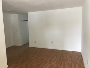 7130 W 11th Ct-Unit -7130 - 17 in Hialeah, FL - Building Photo - Building Photo