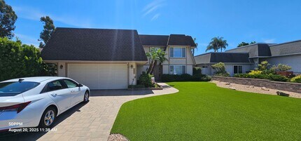 4621 Benhurst Ave in San Diego, CA - Foto de edificio - Building Photo