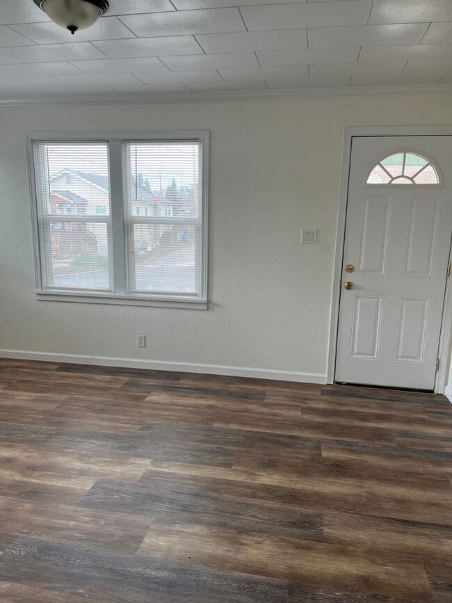 1876 Leroy St-Unit -1876 in Klamath Falls, OR - Building Photo - Building Photo