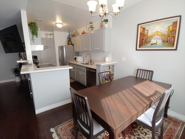 5403 Newcastle Ave, Unit 66 in Encino, CA - Building Photo - Building Photo