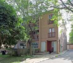 571 Birchmount Rd in Toronto, ON - Building Photo