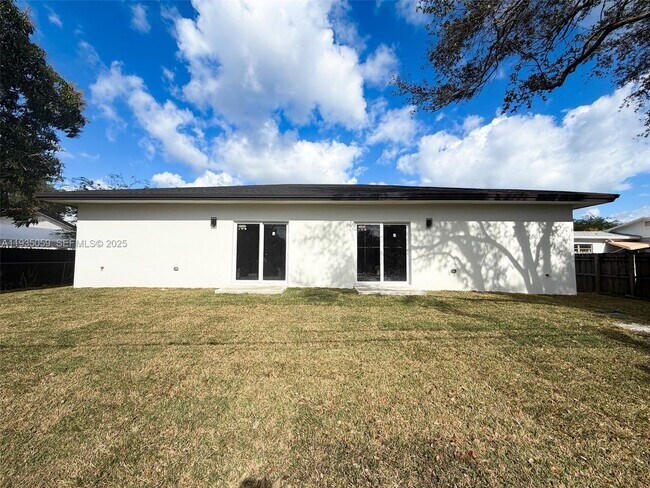 1864 NW 91st St in Miami, FL - Foto de edificio - Building Photo