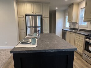 17 Video Ct in Iowa City, IA - Building Photo - Building Photo