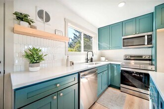 1710 Johnson St in North Bend, OR - Building Photo - Building Photo