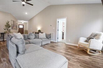 454 Mattingly Dr in Clarksville, TN - Building Photo - Building Photo