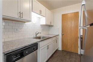 West Oaks in Southfield, MI - Building Photo