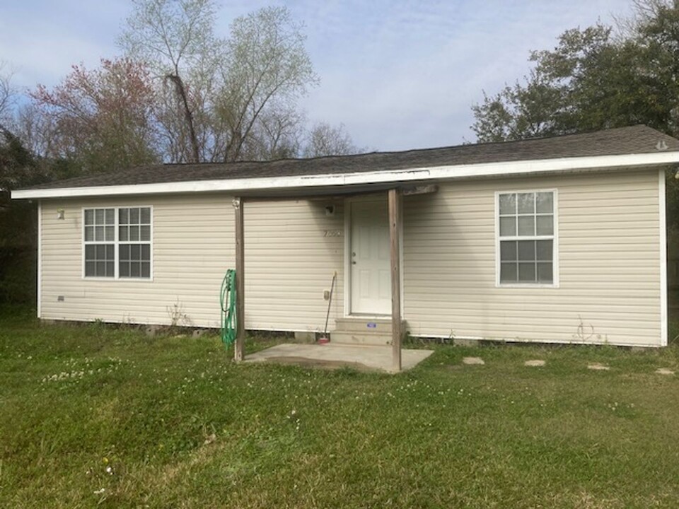 7055 Bell Cir in Long Beach, MS - Building Photo