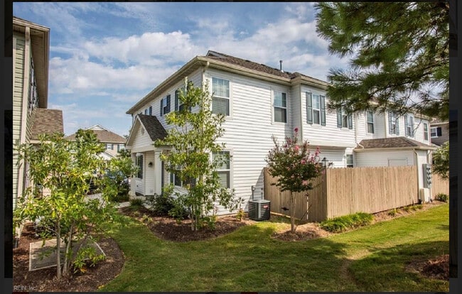 1685 Halesworth Ln in Virginia Beach, VA - Building Photo - Building Photo