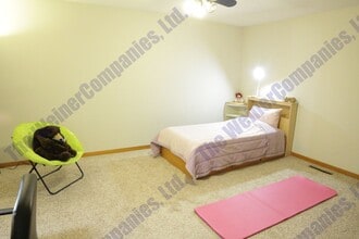 1804B Glenwood Oaks Ct in Urbana, IL - Building Photo - Building Photo