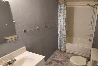 405 Euclid Ave, Unit 4 in Milroy, MN - Building Photo - Building Photo