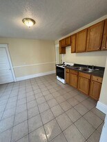 1704 S 4th St in Rockford, IL - Building Photo