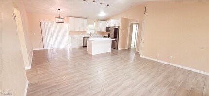 930 SW 34th St in Cape Coral, FL - Building Photo - Building Photo