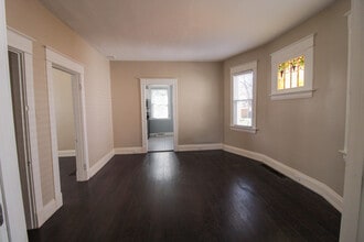 2621 Ida Ave, Unit 2 in Cincinnati, OH - Foto de edificio - Building Photo