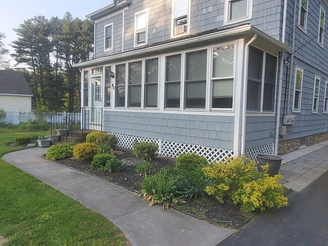 40 Pine St in Easton, MA - Building Photo - Building Photo