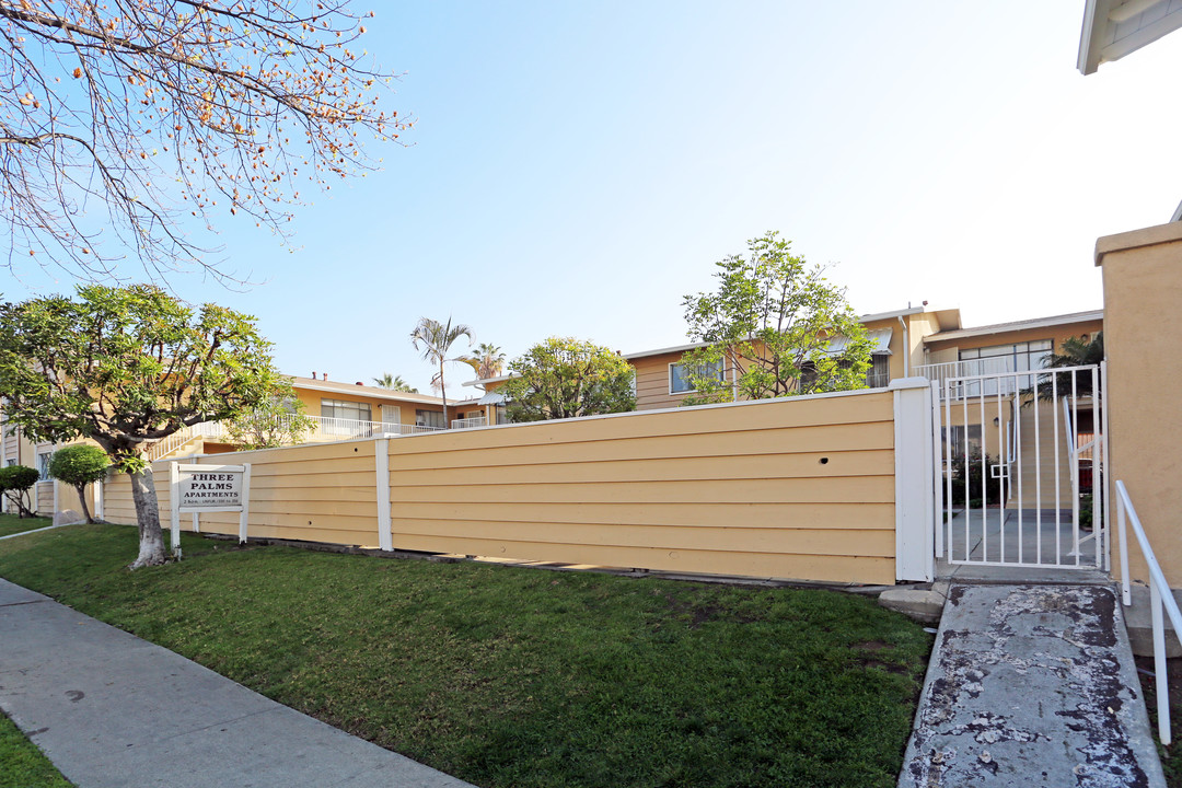 Three Palms Apartments in La Habra, CA - Building Photo