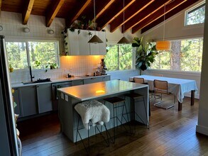 3739 Terrace Dr in South Lake Tahoe, CA - Building Photo - Building Photo