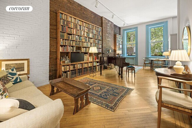 68 W 11th St in New York, NY - Building Photo - Building Photo