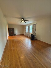 36 Prospect Dr in Cottageville, WV - Foto de edificio - Building Photo