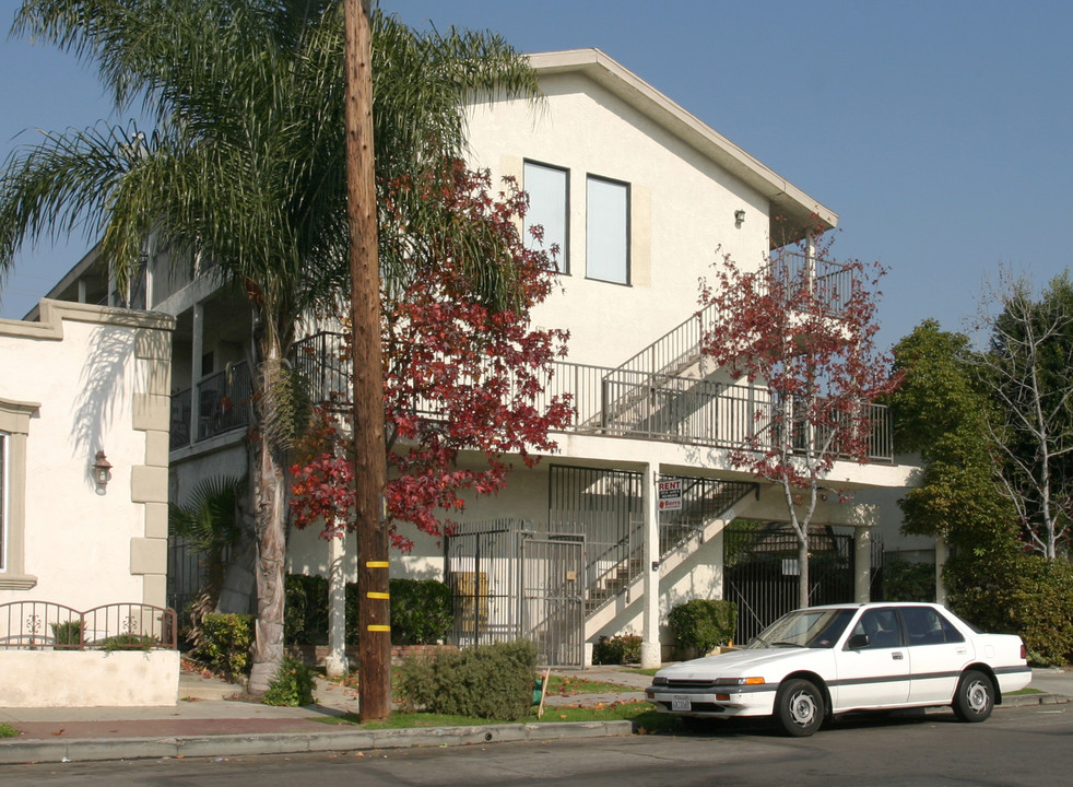 3249 E 15th St in Long Beach, CA - Building Photo