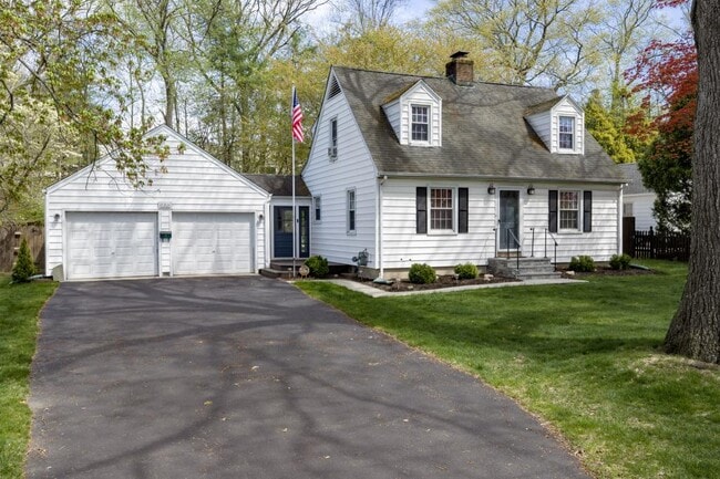 property at 5 Lindenwoods Rd