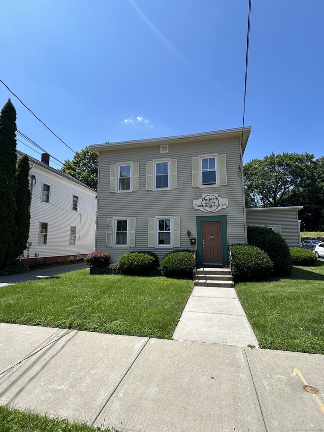 239 Main St in Killingly, CT - Building Photo - Building Photo