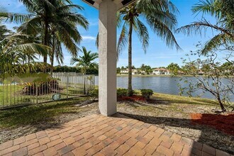 1666 Victoria Pointe Cir in Weston, FL - Building Photo - Building Photo