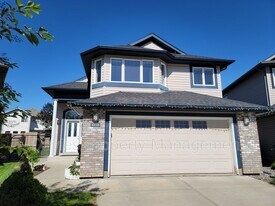 8218 Shaske Pl NW in Edmonton, AB - Building Photo