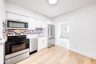 1535 NW 53rd St in Miami, FL - Building Photo