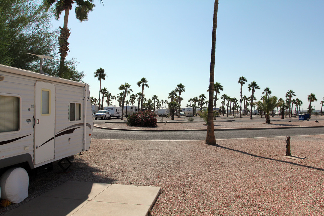 3607 N 411th Ave in Tonopah, AZ - Foto de edificio