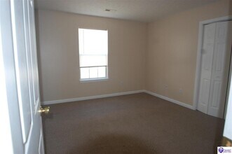 105 N Osprey Ct in Vine Grove, KY - Building Photo - Building Photo