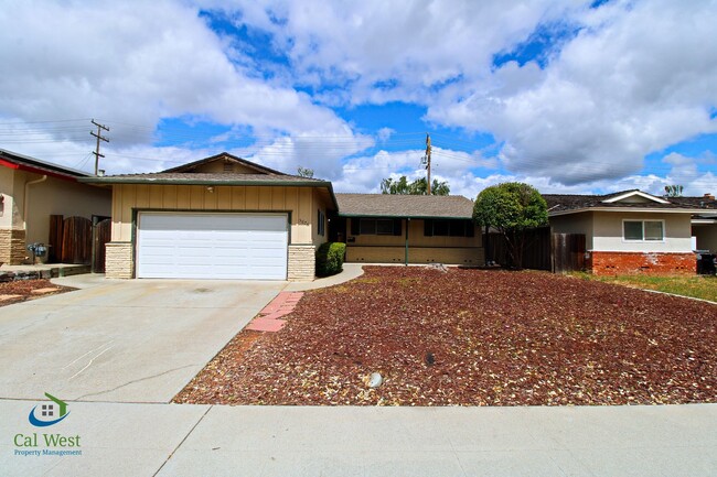 5676 Park Crest Dr in San Jose, CA - Foto de edificio - Building Photo