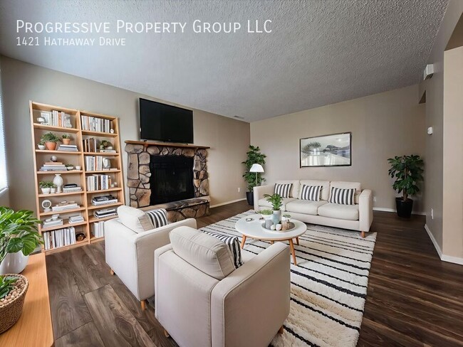 property at 1421 Hathaway Dr