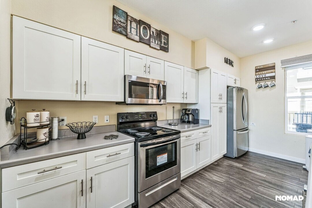 639 W Pepper Pl in Mesa, AZ - Building Photo