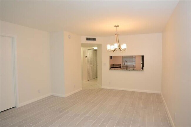 8750 Royal Palm Blvd in Coral Springs, FL - Building Photo - Building Photo