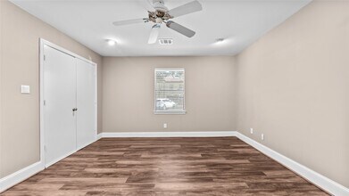 1017 Howard Ln in Bellaire, TX - Building Photo - Building Photo