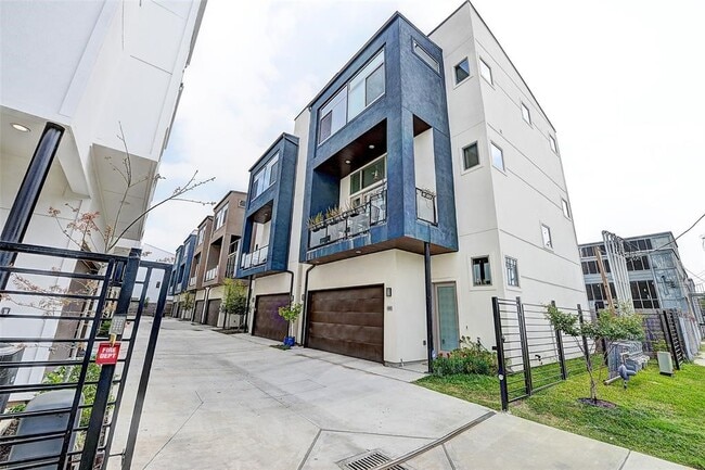 3223 Garrow St in Houston, TX - Building Photo - Building Photo