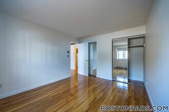 1799 Centre St in Boston, MA - Building Photo - Building Photo