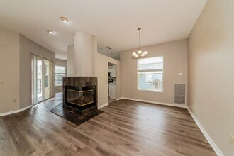 4304 Windsor Ln E in Bradenton, FL - Building Photo - Building Photo