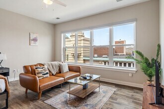 530 Massachusetts Ave in Indianapolis, IN - Foto de edificio - Building Photo