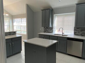 429 Crestview Point Dr in Lewisville, TX - Building Photo - Building Photo