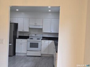 17 Loughran Ave in Stamford, CT - Building Photo - Building Photo