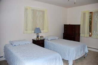 6 Crab Creek Rd in Shelter Island, NY - Building Photo - Building Photo